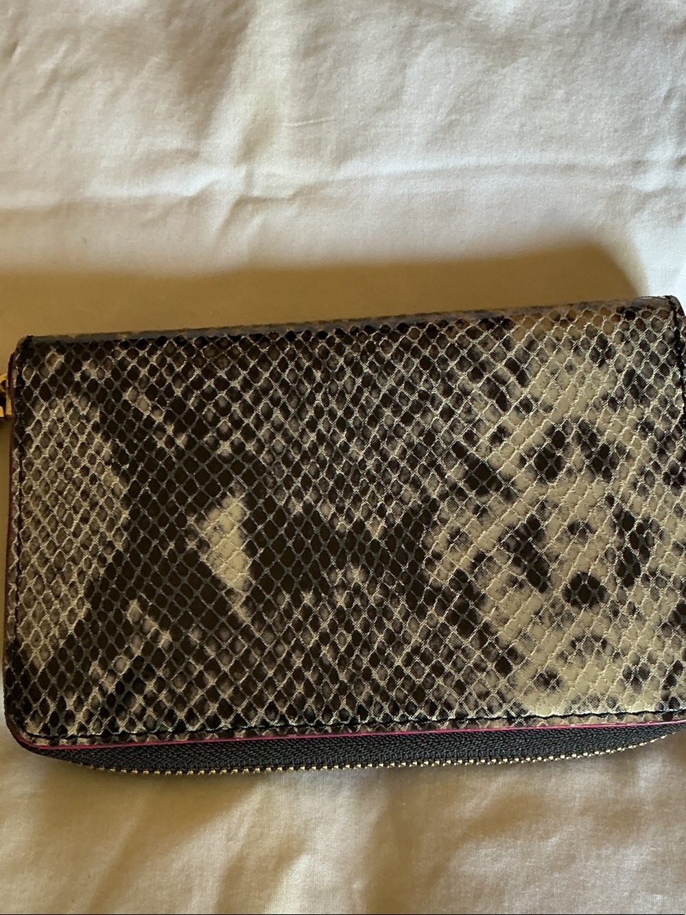 Stella & Dot Black and Cream Snake-Print Zip Wallet - Picture 4 of 9